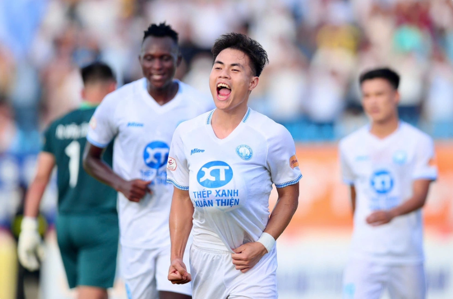 Nam Định lần thứ hai liên tiếp vô địch V-League